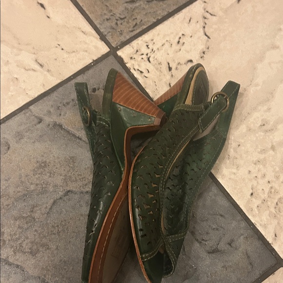 Frye maya cut sling back pump 8M Green Women's Sandals - Picture 8 of 11